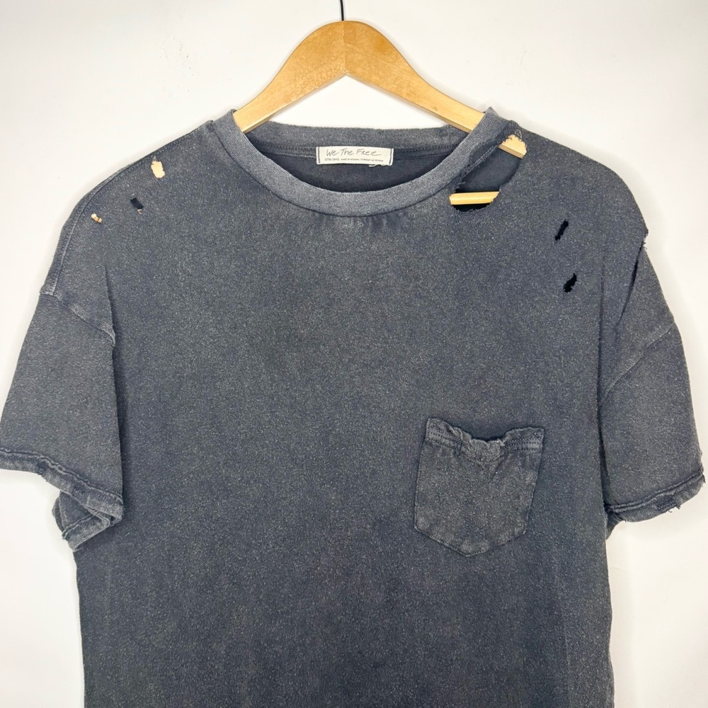 Free People We The Free Rubi Ripped Pocket
T-Shirt in Washed Black Size XS - Picture 4 of 9